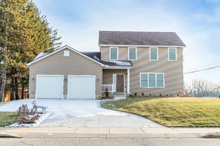 4487 Straight Arrow Rd in Beavercreek, OH - Building Photo