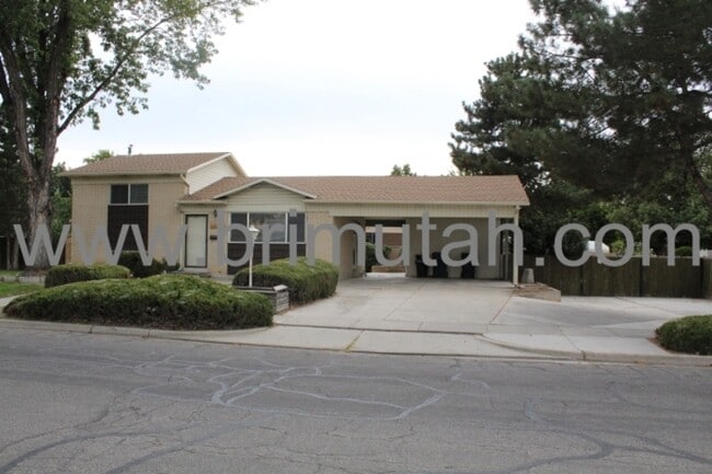 602 Pioneer Ave in Sandy, UT - Building Photo - Building Photo