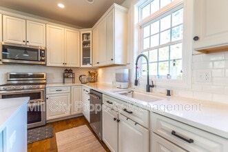 8 Colleen Cir in Hooksett, NH - Building Photo - Building Photo
