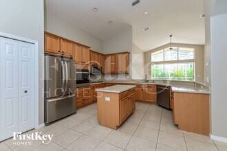 9070 Pinebreeze Dr in Riverview, FL - Foto de edificio - Building Photo