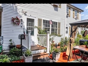 8 Hall St in Lawrence, MA - Foto de edificio - Building Photo