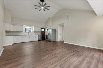 5170 Fairfield Beach Rd NE in Thornville, OH - Foto de edificio - Building Photo