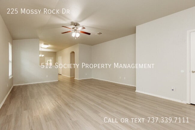225 Mossy Rock Dr in Hutto, TX - Building Photo - Building Photo