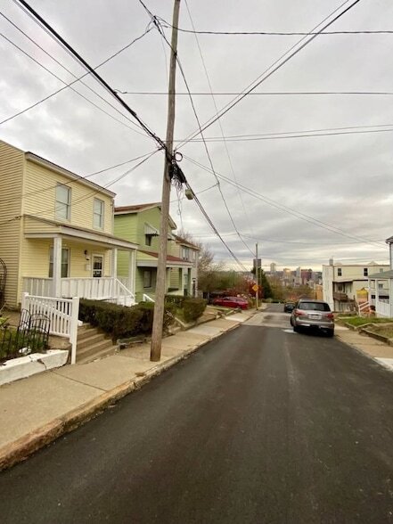 1614 Myler St in Pittsburgh, PA - Foto de edificio - Building Photo