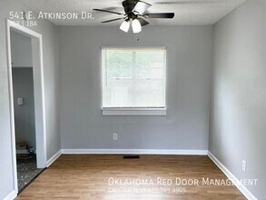 541 E Atkinson Dr in Midwest City, OK - Building Photo - Building Photo