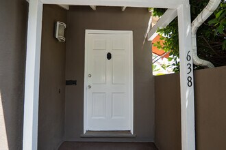 638 N Gardner St in Los Angeles, CA - Foto de edificio - Building Photo