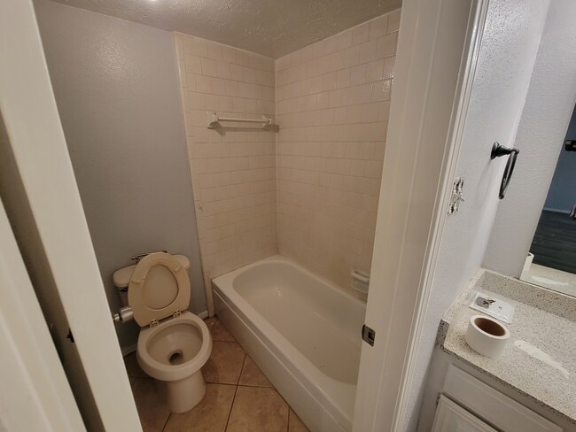 12247 W Village Dr, Unit D in Houston, TX - Building Photo - Building Photo