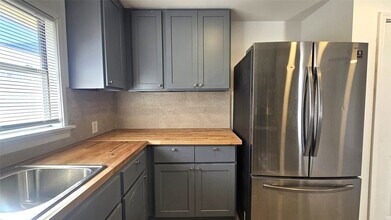 1202 Dyer Ave in Rosenberg, TX - Building Photo - Building Photo