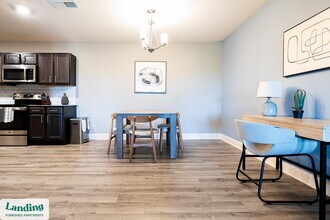 305 Laredo Dr in Cocoa, FL - Foto de edificio - Building Photo