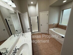 3802 Pine Cir in Granbury, TX - Building Photo - Building Photo