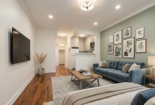 241 E 46th St, Unit 2D in New York, NY - Building Photo