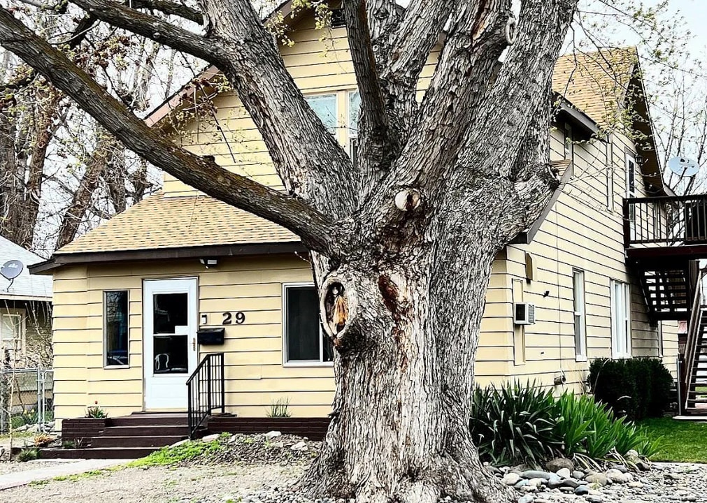 29 E 2nd Ave, Unit C in Kennewick, WA - Building Photo