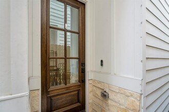 6405 Highland Pine Ln in Houston, TX - Building Photo - Building Photo