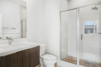 7865 NW 104th Ave in Doral, FL - Building Photo - Building Photo