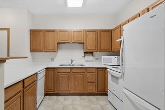 801 N McLean Blvd in Elgin, IL - Building Photo - Building Photo