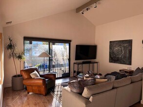1616 Chapala St in Santa Barbara, CA - Building Photo - Building Photo