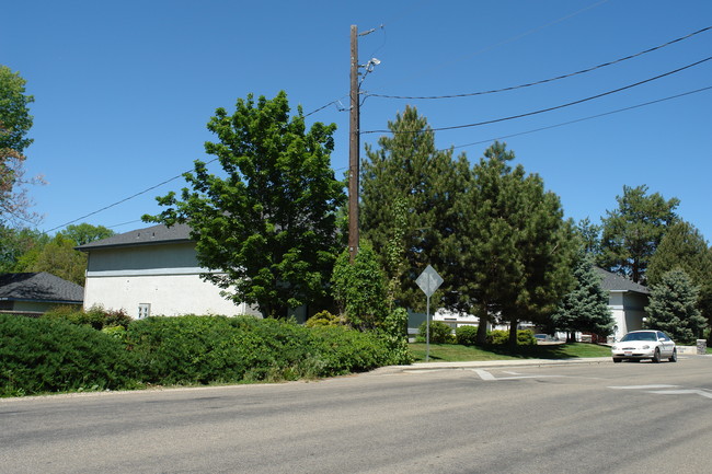 Cobblestone Court in Boise, ID - Foto de edificio - Building Photo