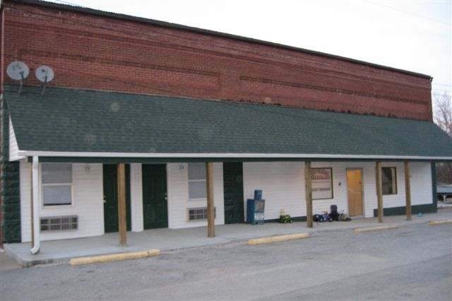 N Main St in Urich, MO - Building Photo