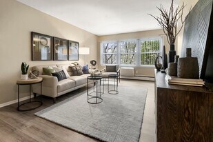 Colonial Terrace in St. Louis Park, MN - Building Photo