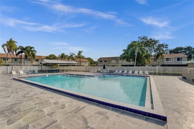 11154 NW 37th St in Sunrise, FL - Foto de edificio - Building Photo