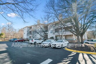 12024 Taliesin Pl in Reston, VA - Foto de edificio - Building Photo