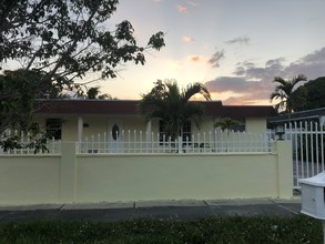 19310 NW 48th Ct in Miami Gardens, FL - Foto de edificio - Building Photo