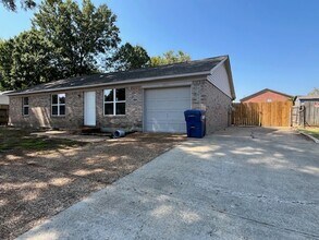 5865 Cherokee Dr in Horn Lake, MS - Building Photo - Building Photo