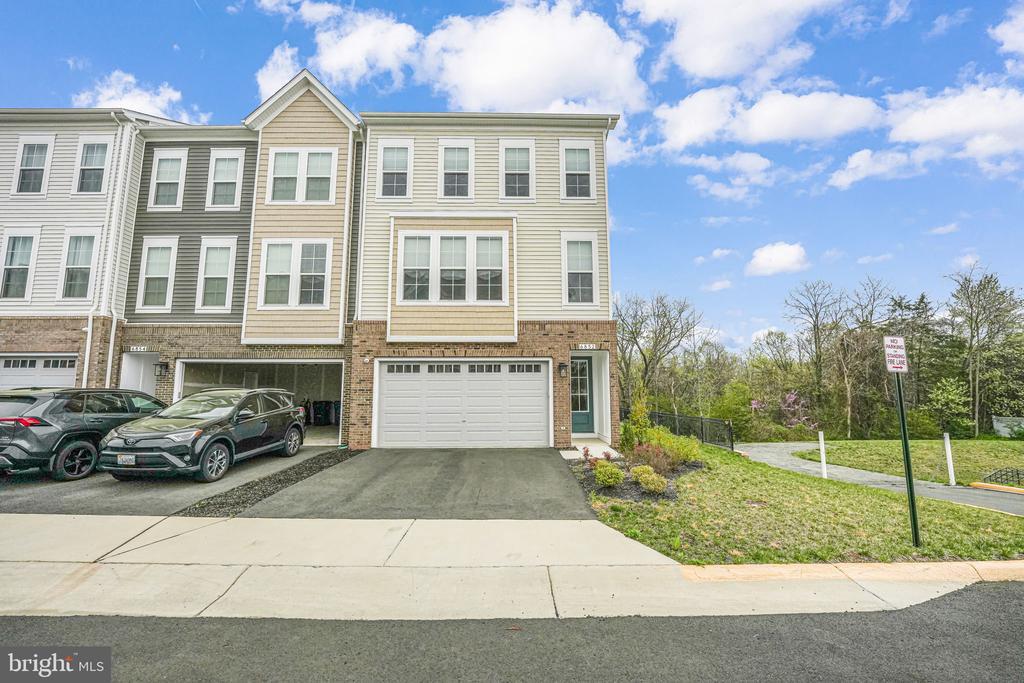 6852 Karter Robinson Dr in Haymarket, VA - Foto de edificio