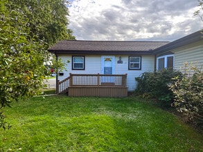 601 Harlem Rd, Unit Rear in West Seneca, NY - Building Photo - Building Photo