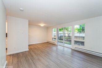 Van Lloyd Apartments in Burien, WA - Foto de edificio - Interior Photo