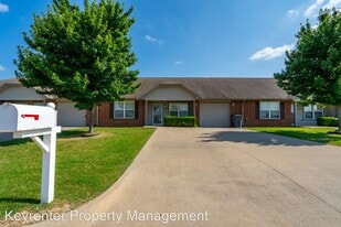 2215 W Wellington St