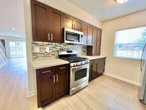 1552 Berkeley St in Santa Monica, CA - Foto de edificio - Building Photo