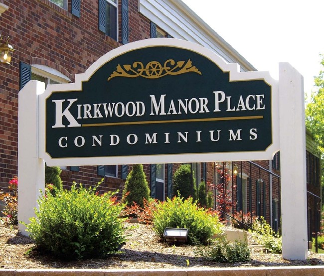 Kirkwood Manor Place in Kirkwood, MO - Building Photo - Building Photo