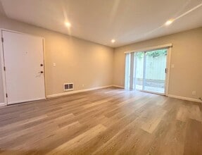 65 Lausanne Ave in Daly City, CA - Building Photo - Building Photo