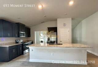 693 Moment St in Cocoa, FL - Building Photo - Building Photo