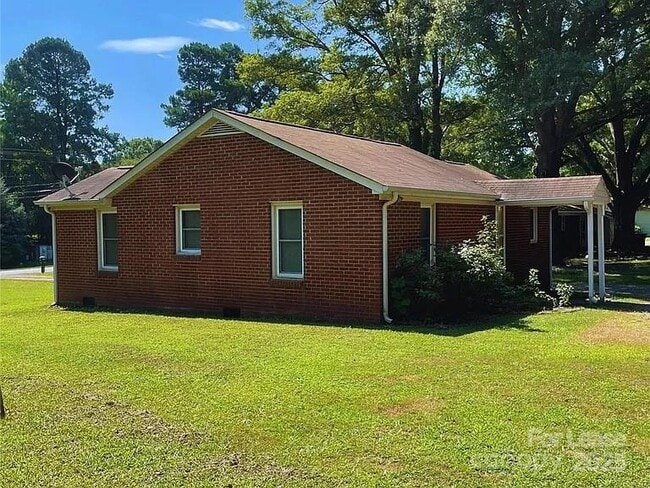 1838 Waxhaw Indian Trail Rd in Indian Trail, NC - Building Photo - Building Photo