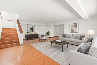 3962 Oakfield Dr in Sherman Oaks, CA - Foto de edificio - Building Photo