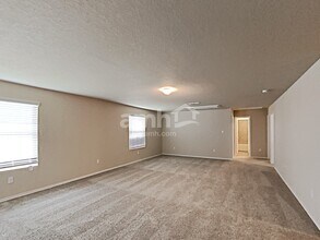 719 Red Barn Bnd in New Braunfels, TX - Foto de edificio - Building Photo