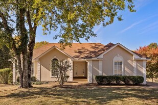 6015 Bradford Hills Dr in Nashville, TN - Building Photo