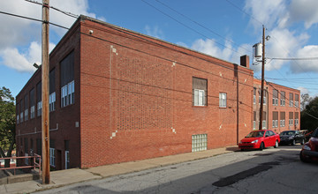 210 5th Ave in Elizabeth, PA - Foto de edificio - Building Photo