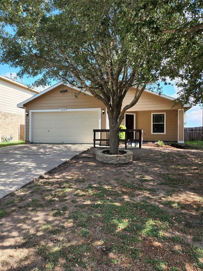18016 Honey Locust Ln in Elgin, TX - Building Photo - Building Photo