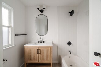 1147 Horn Ave in West Hollywood, CA - Building Photo - Building Photo