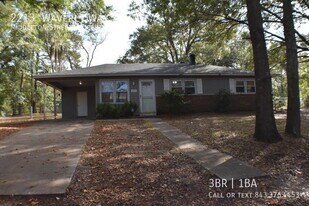 2213 Waverly Way in Port Royal, SC - Building Photo