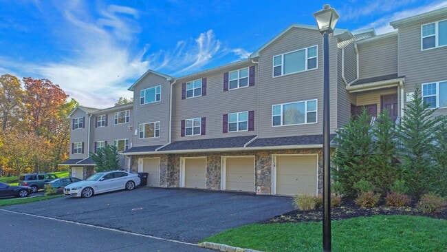 Bridgewater Oaks in Bridgewater, NJ - Foto de edificio - Building Photo
