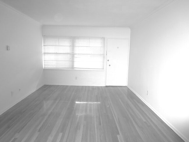 1016 Shenandoah St, Unit 5 in Los Angeles, CA - Building Photo - Building Photo
