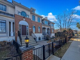 2023 Alta Vista Ct in Naperville, IL - Building Photo