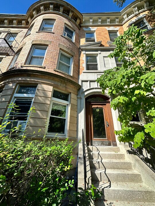8 Kilsyth Rd, Unit 1 in Brookline, MA - Building Photo