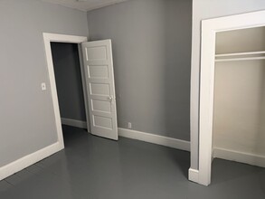 2137 E Ocean View Ave in Norfolk, VA - Building Photo - Building Photo