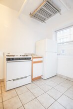 2453 W Gunnison St, Unit G in Chicago, IL - Building Photo - Building Photo
