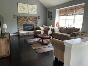 21 Sinclair Rd in Shrewsbury, MA - Building Photo - Building Photo